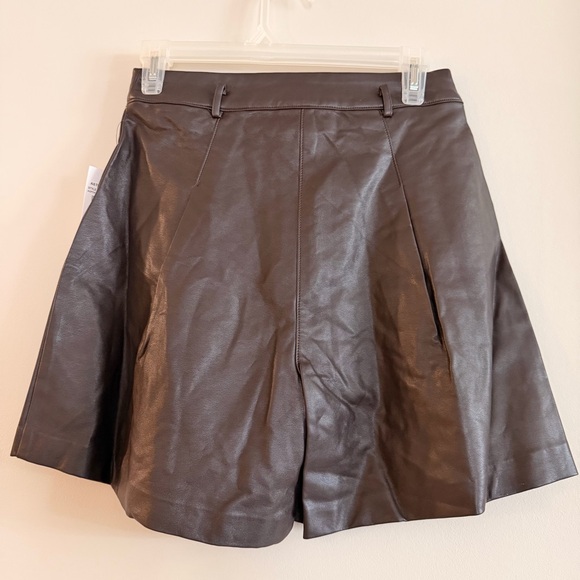 ASTR The Label Wilma Dark Brown Faux Leather Pleated High Rise Shorts Small NWT - Picture 4 of 8